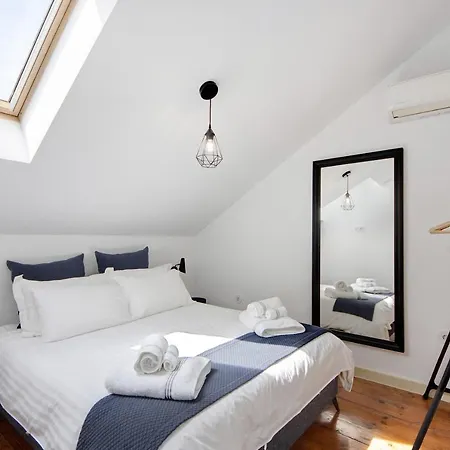 Crooked Floor House - Attic Apartment Porto Exterior photo